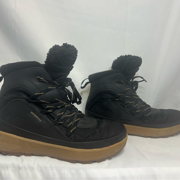 Columbia Red Hills Omni-Heat™ Women's Snow Boots, Color Black, size 8.5 - Picture 3 of 4